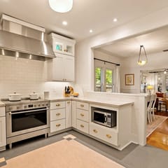 Vine Street Bungalow-Walk to town, hot tub, EV
