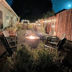 Vine Street Bungalow-Walk to town, hot tub, EV