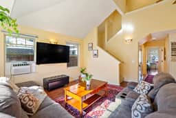 Peach Street Bungalow - Image 4