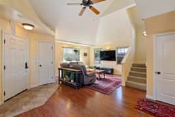 Peach Street Bungalow - Image 5