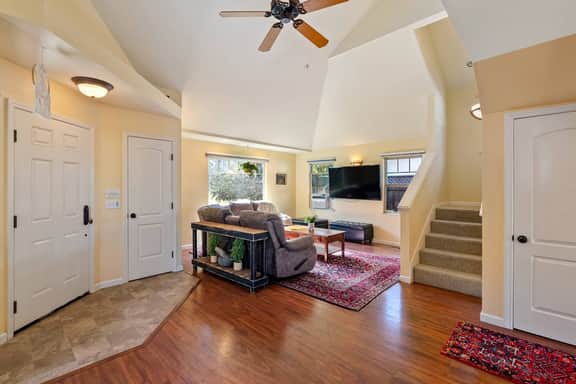 Peach Street Bungalow - Image 5