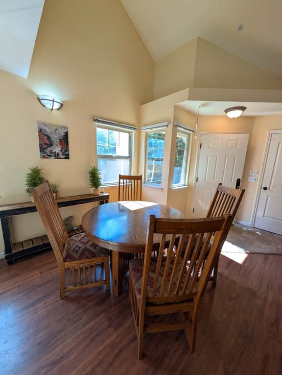 Peach Street Bungalow - Image 3